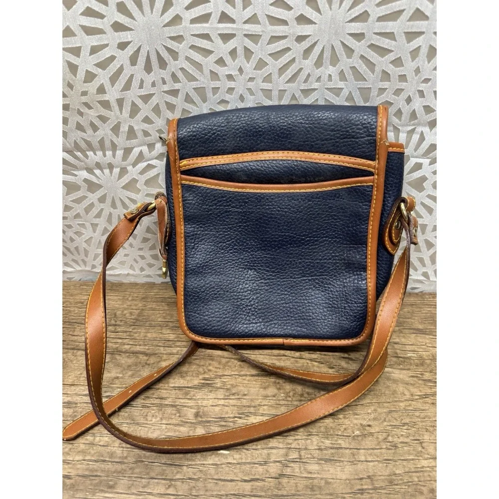 Dooney & Bourke auth dooney